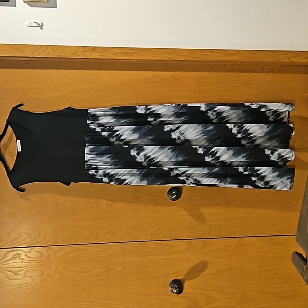 Michelle Mae Black and White Pleated Maxi Dress